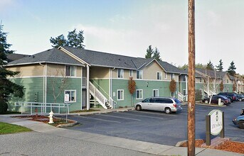 300 NE 7th Ave in Oak Harbor, WA - Building Photo - Building Photo