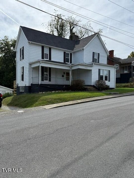 1224 Shelby St in Bristol, TN - Building Photo
