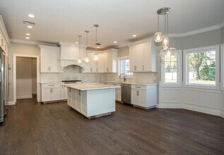 28 Fern Dr E in Jericho, NY - Foto de edificio - Building Photo