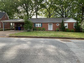 1020 Atlanta St in Florence, AL - Building Photo