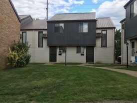 1020 Broadway St, Unit B4 in Martins Ferry, OH - Building Photo