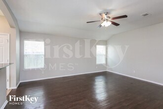 2037 Cattle Creek Rd in Fort Worth, TX - Foto de edificio - Building Photo