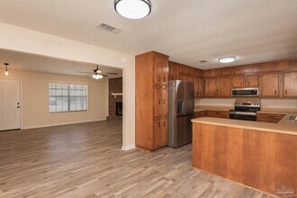 2212 Cricket Ridge Dr in Gonzalez, FL - Building Photo - Building Photo