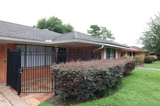4018 Nenana Dr in Houston, TX - Building Photo - Building Photo