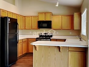 1380 W Gail Dr in Chandler, AZ - Foto de edificio - Building Photo