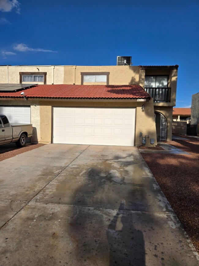 property at 4876 Rollingwood Cir
