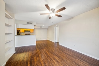 12955 Woodforest Blvd, Unit 30 in Houston, TX - Building Photo - Building Photo