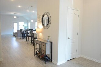 11441 White River Dr in Krugerville, TX - Foto de edificio - Building Photo