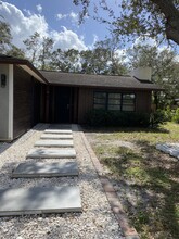 2156 Wisteria St in Sarasota, FL - Foto de edificio - Building Photo