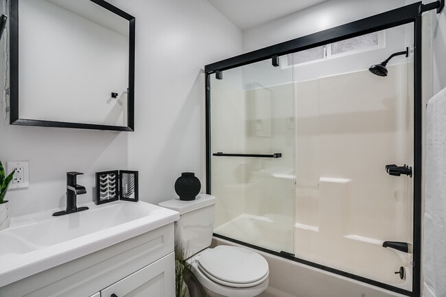 523 Main St, Unit Venice Beach Studio 5 in Venice, CA - Building Photo - Building Photo
