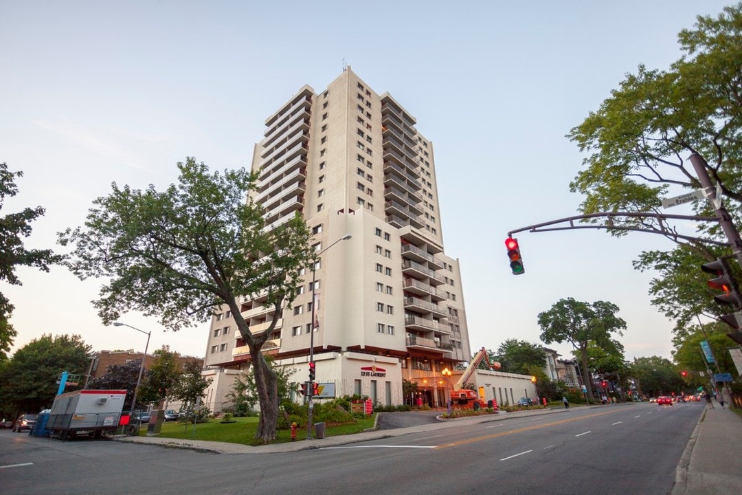Le St-Laurent Apartments in Québec, QC - Building Photo