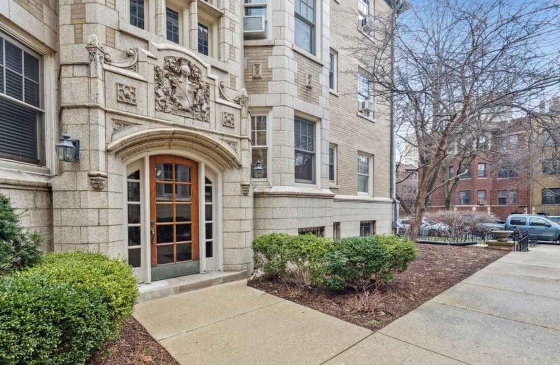 534 W Brompton Ave, Unit Brompton Manor in Chicago, IL - Foto de edificio