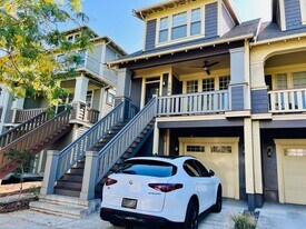 118 NE Ivy St in Portland, OR - Building Photo