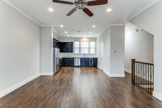 4323 Dickason Ave in Dallas, TX - Foto de edificio - Building Photo