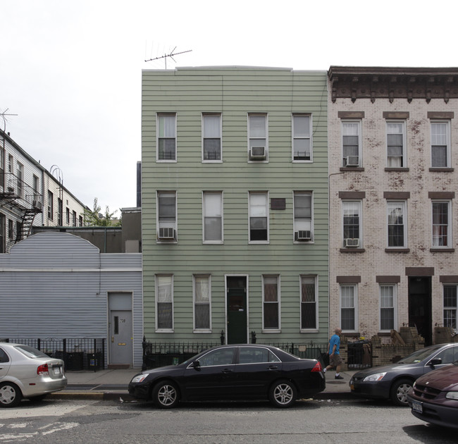 726 Metropolitan Ave in Brooklyn, NY - Building Photo - Building Photo