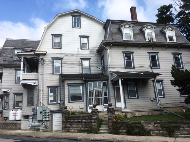 100 Main St in Easton, PA - Building Photo