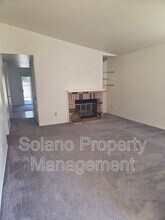 203 Catalpa Ln in Vacaville, CA - Building Photo - Building Photo