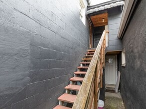 9041-9049-9049 NE Sandy Blvd in Portland, OR - Building Photo - Building Photo