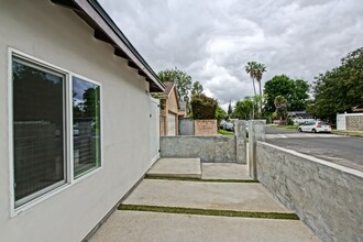 7761 Loma Verde Ave in Los Angeles, CA - Building Photo - Building Photo