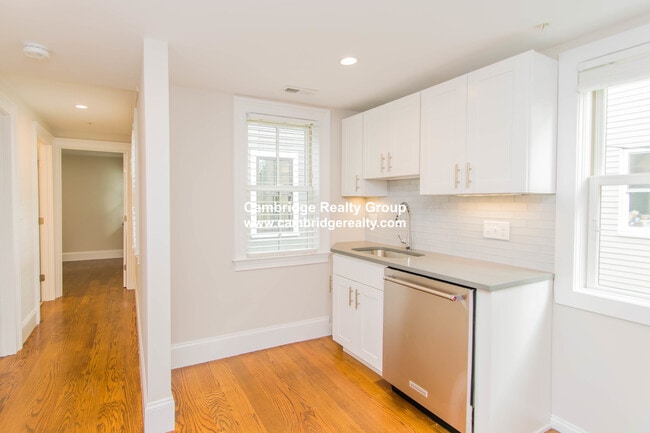 114 Columbia St, Unit 2B in Cambridge, MA - Foto de edificio - Building Photo