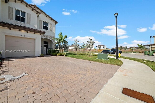 2400 SE 29th St in Homestead, FL - Building Photo - Building Photo