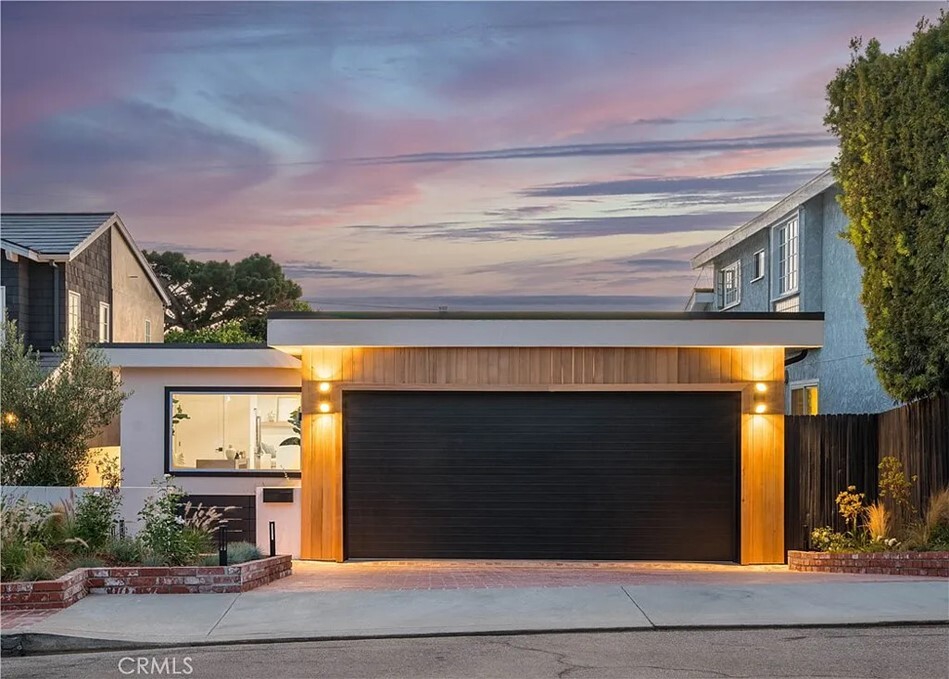 3521 Pine Ave in Manhattan Beach, CA - Building Photo