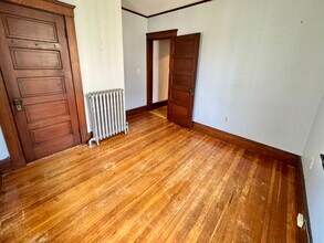 28 Putnam Ave, Unit 2 in Cambridge, MA - Building Photo - Building Photo