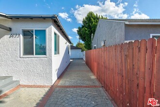 6122 Satsuma Ave in Los Angeles, CA - Foto de edificio - Building Photo