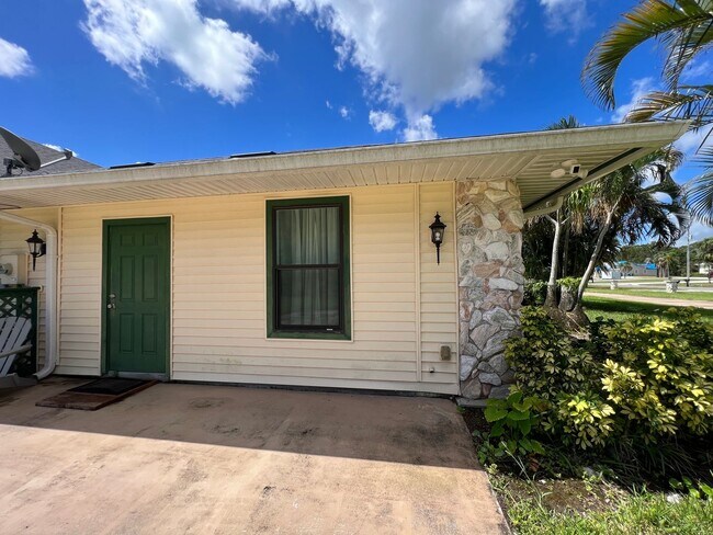 property at 5706 Palmetto Dr