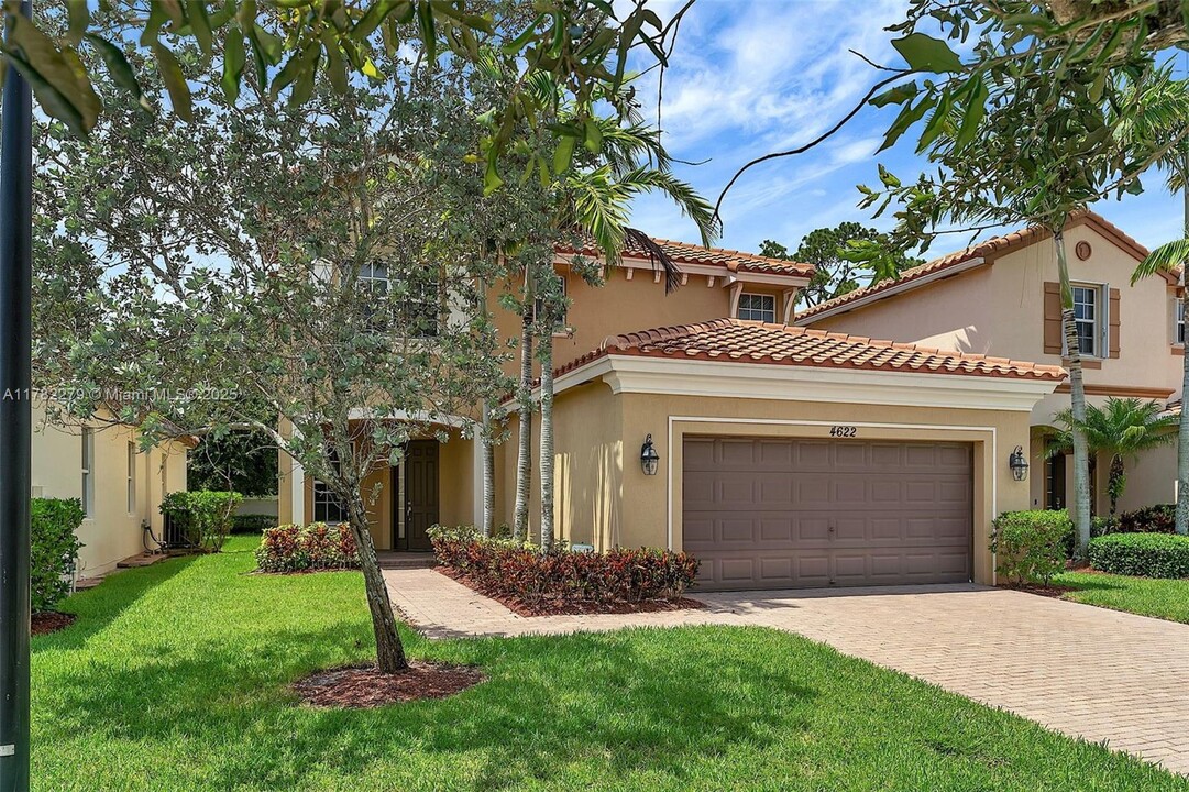 4622 Capital Dr in Greenacres, FL - Building Photo