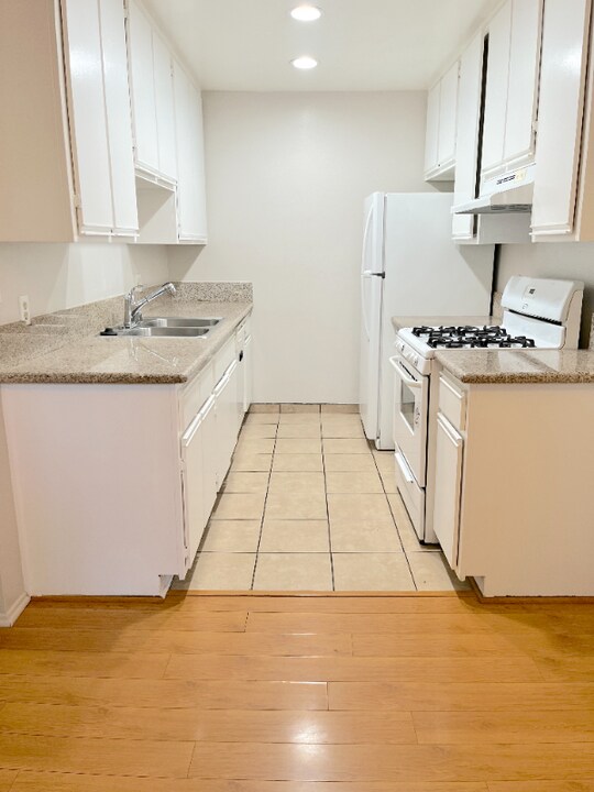 430 E San Jose Ave in Burbank, CA - Building Photo