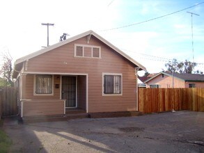 1117 S San Joaquin St in Stockton, CA - Foto de edificio - Building Photo