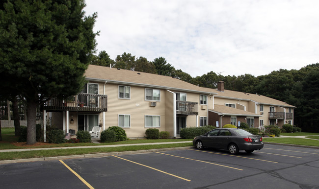 Essex Village Apartments in North Kingstown, RI - Building Photo - Building Photo