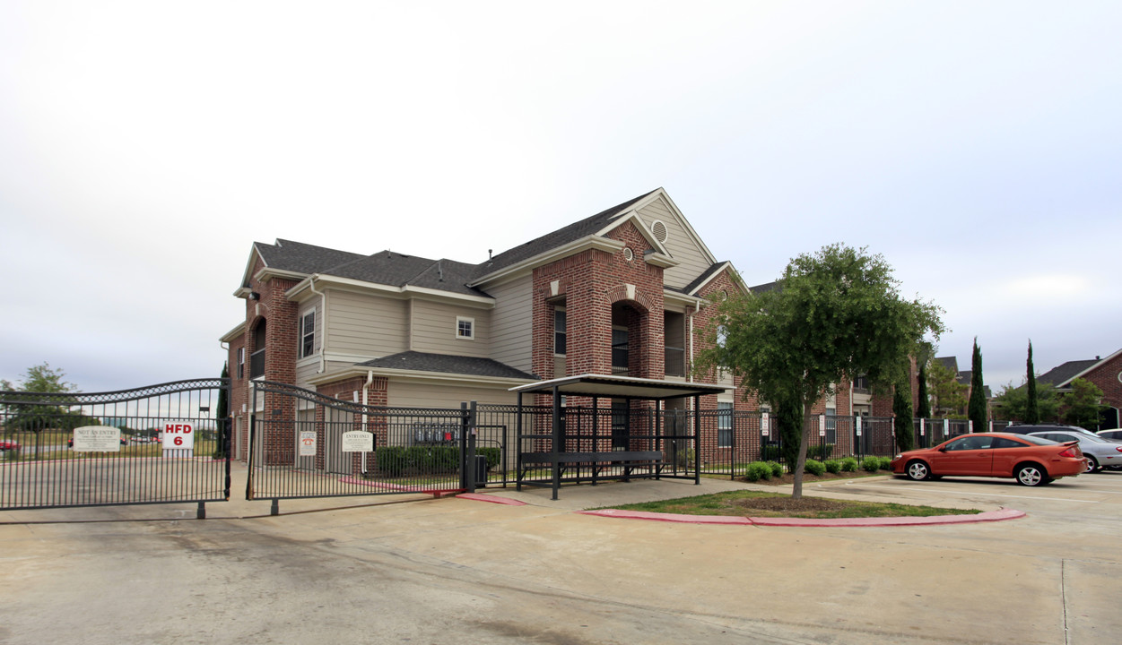 Little Nell Apartment Homes in Houston, TX - Building Photo