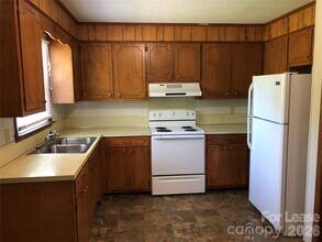 1411 Roundtree Ln in Lincolnton, NC - Building Photo - Building Photo