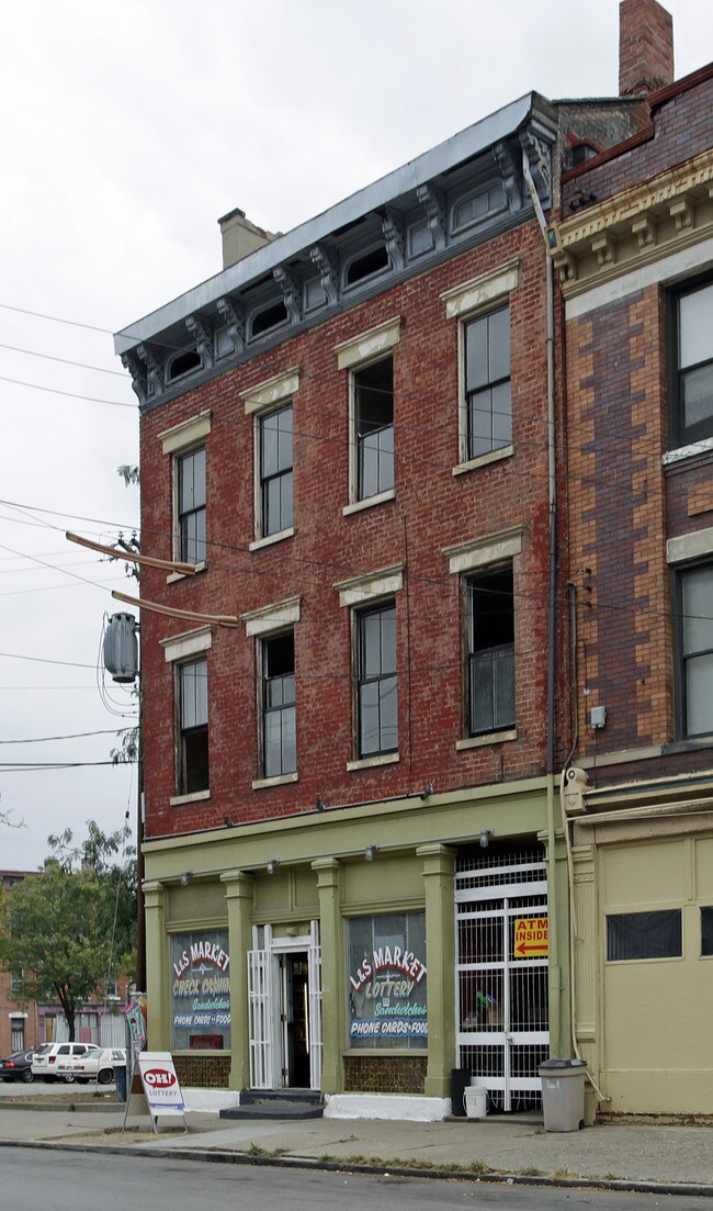 1546 Elm St