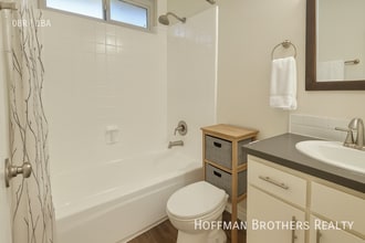 140 N Hoover St, Unit 109 in Los Angeles, CA - Foto de edificio - Building Photo