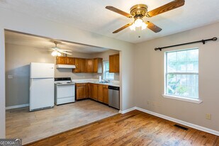 3172 Humphries Dr SE in Atlanta, GA - Building Photo