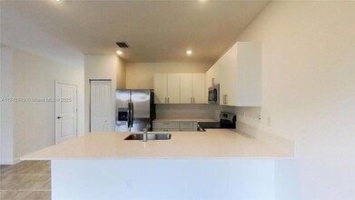 631 SE 13th Street Cir in Homestead, FL - Building Photo - Building Photo