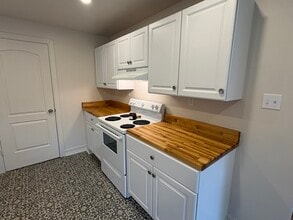 6035 Oakwood Ave, Unit 6035 Oakwood Apt. 2 in Cincinnati, OH - Building Photo - Building Photo