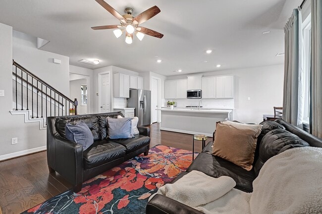 8418 Manta Ray Cir