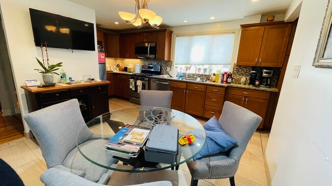 70 Putnam Rd, Unit Furnished apartment