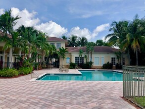 2532 Centergate Dr in Miramar, FL - Building Photo - Building Photo