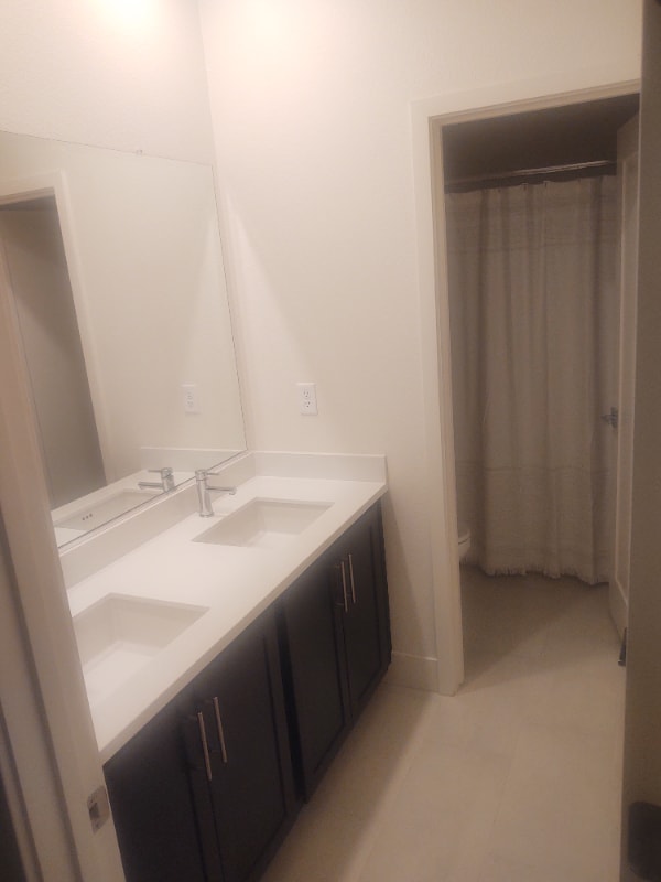 2442 F St in Tracy, CA - Foto de edificio - Building Photo