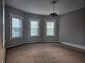 60 Cottage St in Fall River, MA - Foto de edificio - Building Photo