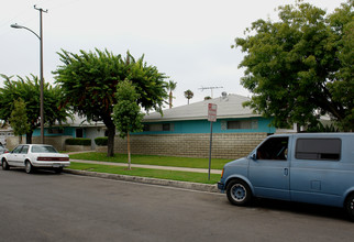 235-245 S Oak St in Orange, CA - Building Photo - Building Photo