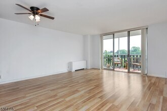 530 Valley Rd in Montclair, NJ - Building Photo - Building Photo