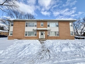 2113 Lake Point Dr in Madison, WI - Foto de edificio - Building Photo