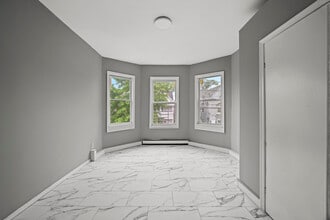 69 Rosa Park Blvd, Unit 2 in Paterson, NJ - Foto de edificio - Building Photo