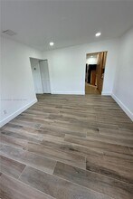 1526 SW 65th Ave in Miami, FL - Building Photo - Building Photo